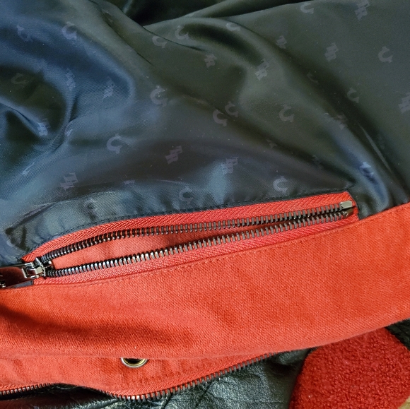 Gently used True religion jacket. Size 3xl - Picture 6 of 8